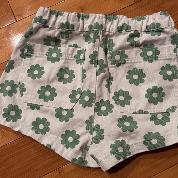 PacSun size small Jean shorts with flower design - Picture 2 of 3